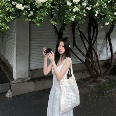 黑衣女孩